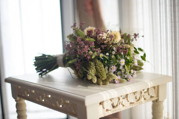Bouquet Mariée Avec Des Fleurs Précieuses — Photo