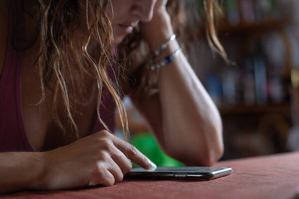 girl studying overwhelmed with laptop