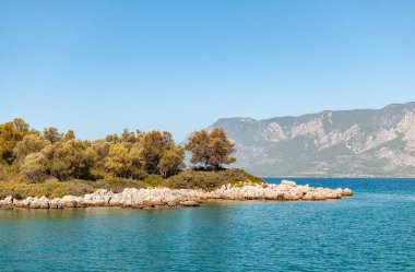 Ege Adaları. Türkiye 'nin güneybatısındaki Gokova Körfezi' ndeki Ege Denizi kıyısı Mugla iline bağlı..