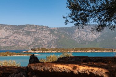 Ege Adaları. Türkiye 'nin güneybatısındaki Gokova Körfezi' ndeki Ege Denizi kıyısı Mugla iline bağlı..