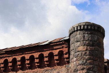 Ortaçağ taş duvar. Kalenin Mill.