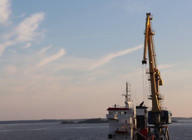 Santral Vinci yük limanda raylar