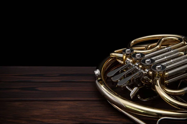 Musikinstrument Franska Horn Träyta Svart Bakgrund — Stockfoto