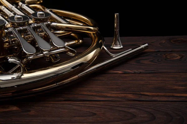 Musikinstrument Franska Horn Träyta Svart Bakgrund — Stockfoto