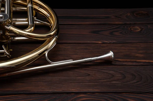 Musikinstrument Franska Horn Träyta Svart Bakgrund — Stockfoto