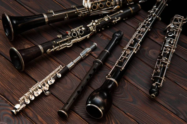 Woodwind Instruments Lie Wooden Surface View — Stock Photo, Image