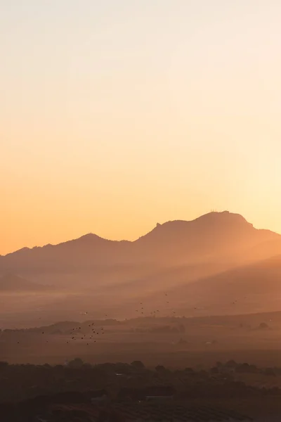 Paesaggio Alba Con Montagne Con Nuvole Dopo Incendio — Foto Stock