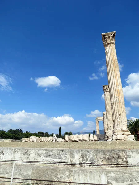 Europa Grecia Atenas Las Columnas Del Templeof Zeus Impresionante Cielo — Foto de Stock