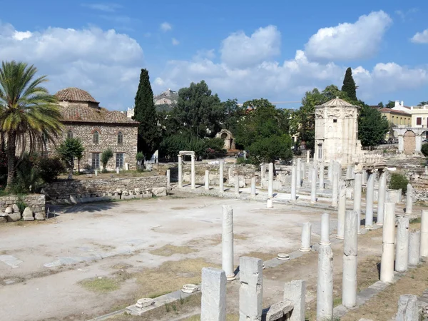 Avrupa, Yunanistan, Atina, eski bina ve kilise şehir merkezinde güzel görünümü
