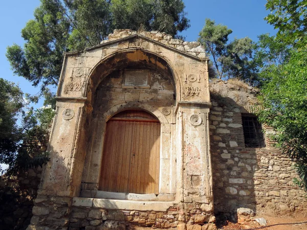 Avrupa, Yunanistan, Atina, kentin tarihi binada kalır