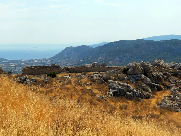 Avrupa, Yunanistan, Corinth, theancient kale güneş yanık yamaçları binlerce yıllık humancivilization gördün mü