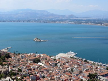 Avrupa, Yunanistan, Nafplion, görünümü Bourtzi Adası ve Argolic Körfezi