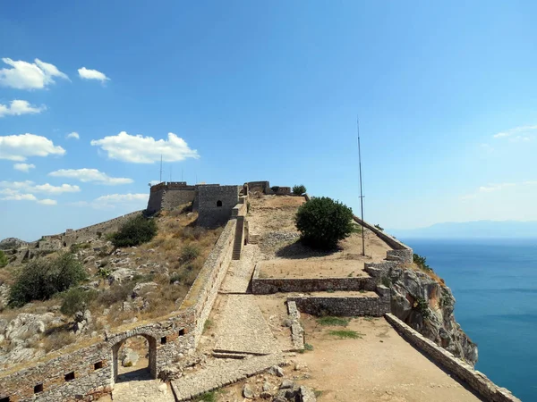 Avrupa, Yunanistan, Nafplion, kalenin tüm çevreyi tarafından zapt edilemez kuleleri çevrilidir