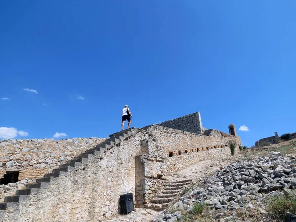 Evropa Řecko Nafplio Turistické Kontroluje Opevnění Jasné Letní Den — Stock fotografie