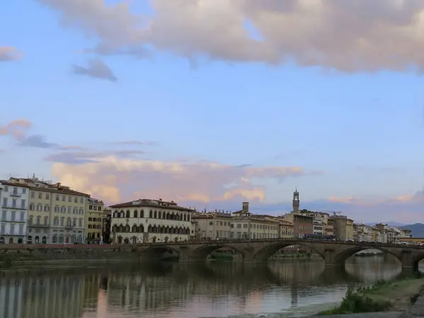 Gün batımında, bu şehir özellikle güzel, Florence, İtalya