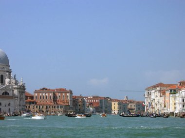 Görünümü Grand canal, zevk tekneleri ve gondollar, Venedik, İtalya