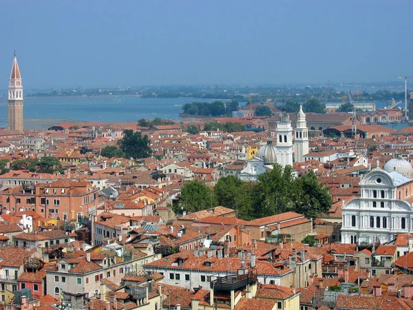 İyi yaz hava, Venedik, İtalya, San Zaccaria görünür kilise şehirde Panoraması.