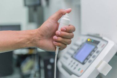 X-ışını Hastanesi için çekim geçiş kontrol basarak el.