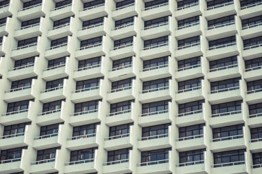 Şehir merkezindeki modern daire binanın balkon.