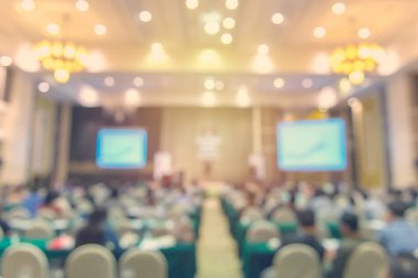 İş Bulanık Konferansı ve Konferans Salonunda Sunum.