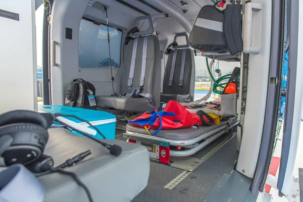 Dentro Del Helicóptero Médico Con Equipo Soporte Vital Emergencia — Foto de Stock