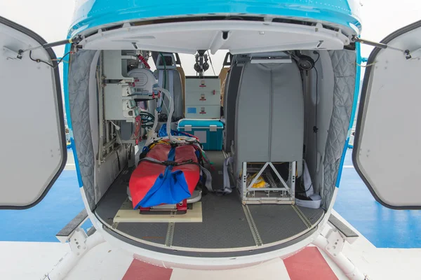 Dentro Del Helicóptero Médico Con Equipo Soporte Vital Emergencia — Foto de Stock