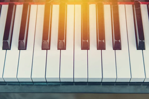 Nahaufnahme Von Piano Oder Elektronischem Keyboard Synthesizer — Stockfoto