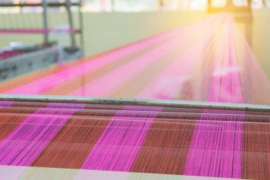 dokuma tezgâhı ve çözgü üzerinde Servisi.