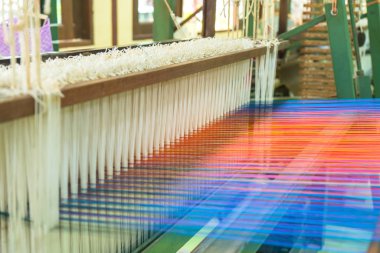 dokuma tezgâhı ve çözgü üzerinde Servisi.