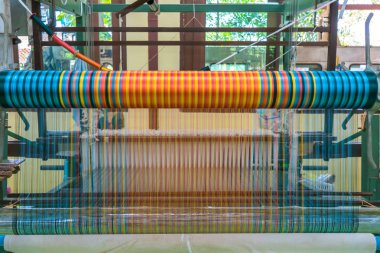 dokuma tezgâhı ve çözgü üzerinde Servisi.