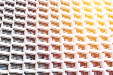 Şehir merkezindeki modern daire binanın balkon.