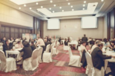 İş Bulanık Konferansı ve Konferans Salonunda Sunum.