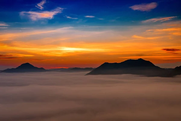 Гори Під Туману Вранці Схід Сонця Phutoke Loei Таїланду — стокове фото