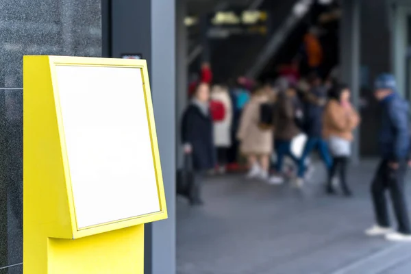 Kiosque Numérique Panneau Tactile Multimédia Vierge Pour Conception Publicité Dans — Photo