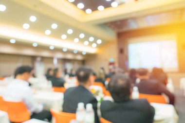 İş Bulanık Konferansı ve Konferans Salonunda Sunum.