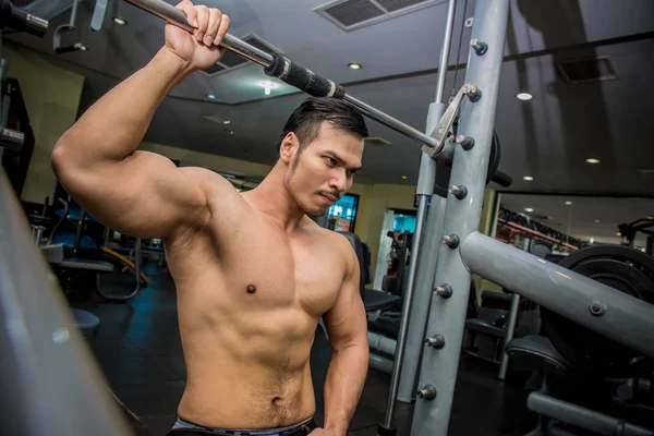 Entraîneur Fitness Personnel Montrer Ses Muscles Bodybuilder Chauve Forte Avec — Photo