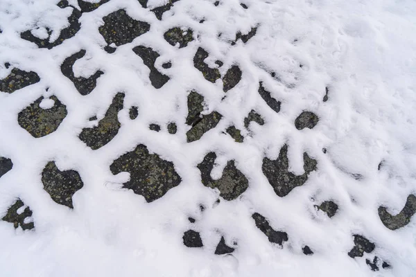 Rotsen Bedekt Met Sneeuw Buiten Voor Achtergrond — Stockfoto