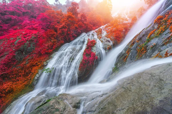 Pi Tu Gro cascata è spesso chiamato le cascate a forma di cuore — Foto Stock