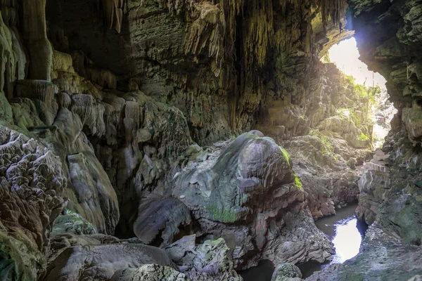 Landscape of Nok Nang Aen Cave at Lam Khlong Ngu National Park. — Stock Photo, Image