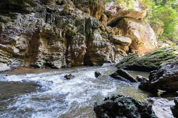 Landschaft der nok nang aen Höhle im lam khlong ngu Nationalpark, — Stockfoto