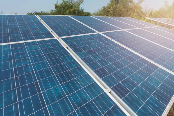 太阳能电池板发电机行业的现代能源, 生态 — 图库照片