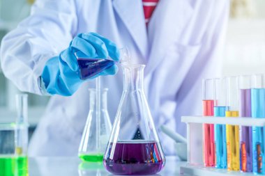 ekipman ve bilim deneyleri ile bilim adamı, laboratuar GLA