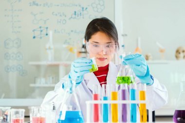 ekipman ve bilim deneyleri ile bilim adamı, laboratuar GLA