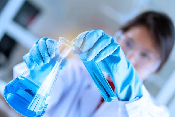 Scientist with equipment and science experiments, laboratory gla — Stock Photo, Image