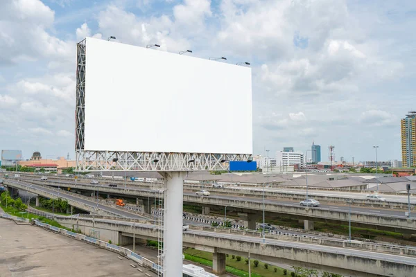 Cartelera o póster publicitario para el concepto de publicidad backgr — Foto de Stock