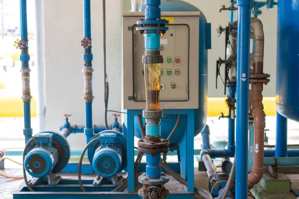 Potrubí a ventily kohoutek plynu systém vytápění — Stock fotografie
