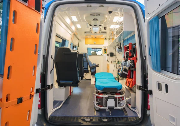 Inne i en ambulans för sjukhuset — Stockfoto