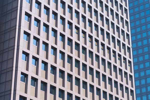 Edifício de escritórios de arquitetura contemporânea na cidade, Perspecti — Fotografia de Stock