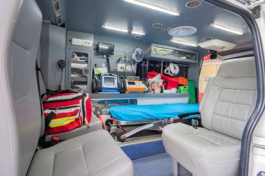 Hastane için bir ambulansın içinde.