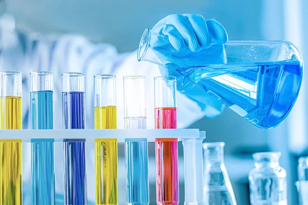 ekipman ve bilim deneyleri ile bilim adamı, laboratuar GLA